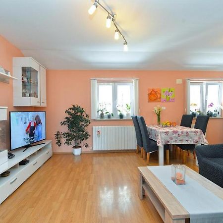 Apartman Eda Pula Buitenkant foto