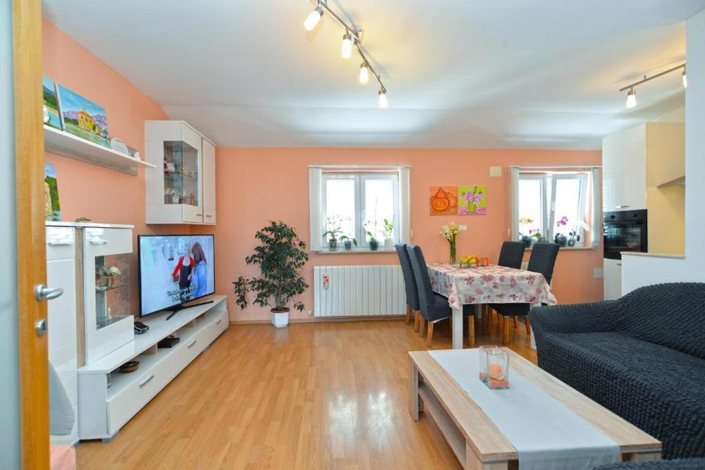 Apartman Eda Pula Buitenkant foto