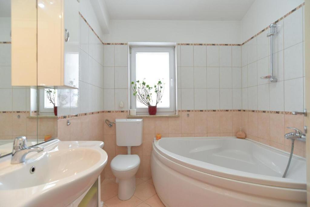 Apartman Eda Pula Buitenkant foto