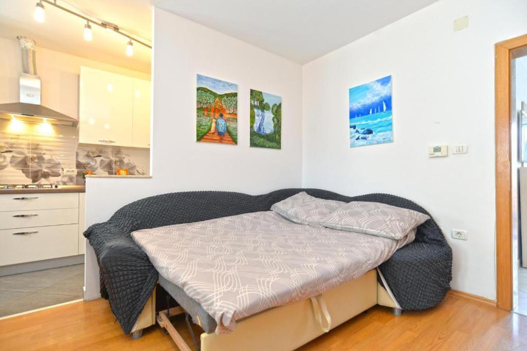 Apartman Eda Pula Buitenkant foto