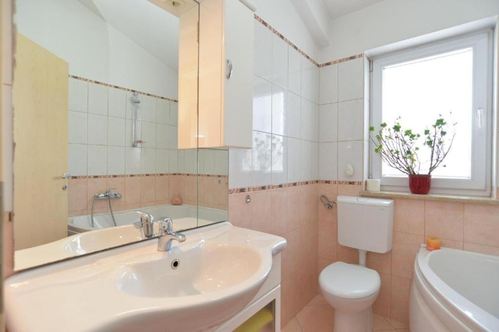 Apartman Eda Pula Buitenkant foto